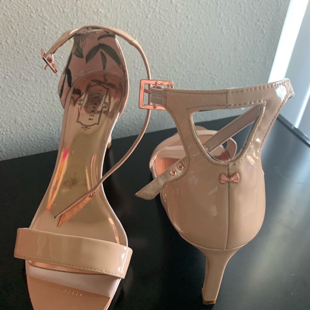 Heels - Picture 4 of 9